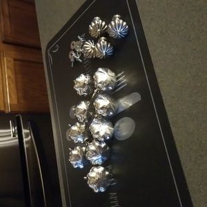 Bundle of Knobs.  13 in all. Hardware Included.